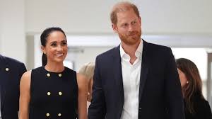 Harry and Meghan criticise 'extraordinarily reckless' paparazzi at children's school — Sky News