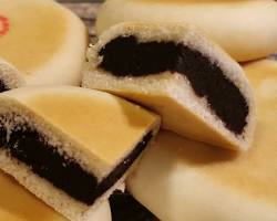 Gambar Moon cake coklat