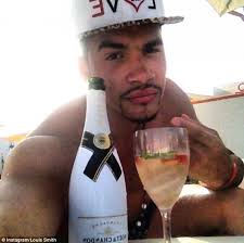 Louis Smith gorges on burgers, beer and champagne as he enjoys ANOTHER boozy day in Ibiza ... - article-2385579-1B2D3AB9000005DC-467_634x632