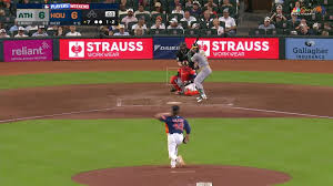 Muncy's clutch homer seals series win after A's claw back from 6-0 hole