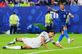 Kylian Mbappé of France scores 2 goals to reach 16 in World Cup career, tying for 2nd most