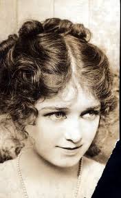 Vivian Martin The Sunset trail (1917) Molly Entangled (1917) The fair Barbarian (1917) A petticoat pilot (1918) Unclaimed goods (1918) Viviette (1918) - 3114337749_1_9_WjDCW3Vz