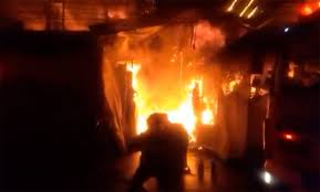 Arden puestos semifijos frente al Mercado Sonora