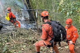 Quatro pessoas morrem em acidente de helicóptero no Rio - 08/08/2026 - Cotidiano