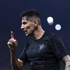 Libertadores e Supercopa pesam para Angileri querer ficar no Corinthians
