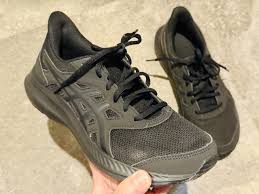 【神靴】Amazonで超高評価の「アシックス激安シューズ」、10年愛用のメイン靴を即引退させるバケモノだった