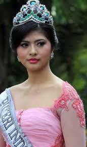 “Mega Mendung” gaun Qory Sandioriva di Miss Universe - 12783091995-7-qory-sandioriva-termuda
