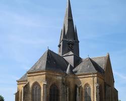 Façade principale de l'église catholique SaintMédard de BoisleuxSaintMarc