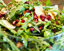 Imagem De Salada De Rúcula Com Parmesão