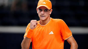 Rafa Jódar aprovecha la invitación para ganar a Norrie y plantarse en octavos de Acapulco