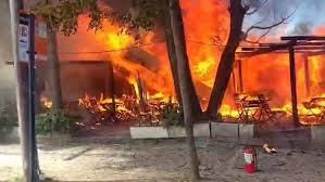 Incendio en restaurante de la Recta Martinolli: evacuación de 50 vecinos y respuesta de bomberos