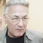 بالفيديو- عزت أبو عوف: عادل