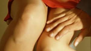 Risultati immagini per MANO  COSCE TOCCARE