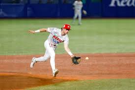 Luis Urías es baja en México; el hijo del manager Benjamín Gil ocupa su lugar