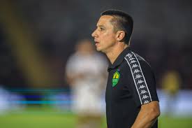 Eduardo Barros completa 100 jogos como técnico contra o Criciúma