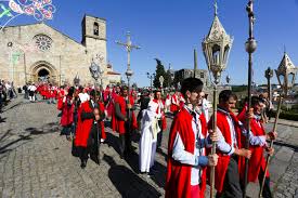 Resultado de imagem para fotos de figuras humanas típicas das festas de Caminha