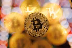 کاهش قیمت‌ بیت‌کوین و رشد طلا در پی تهدیدات تجاری ترامپ