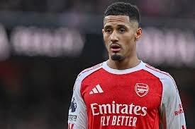 Saliba Excluido de Selección de Arsenal ante Brentford: Impacto en la Lucha por el Título