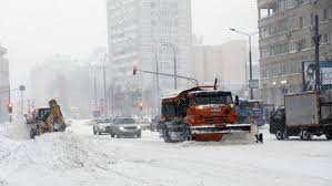 Moscova se confruntă cu cele mai mari ninsori din această iarnă: zăpadă de 30 de centimetri, zboruri...