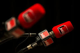 Radio en Crise? France Inter Explose les Records d'Audience! 📻🔥 - Imagen principal del artículo
