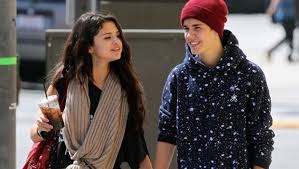 Resultado de imagen para justin bieber pasiando con selena gomez