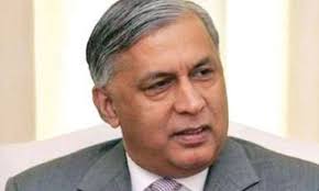 Former prime minister Shaukat Aziz. — File photo - 52ba4aad58941