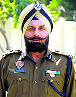 Senior police officer Yurinder Singh Hayer, a 1999 batch IPS officer, ... - ldh7