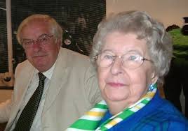 Michael Wynn Jones with his mother Dilys in 2004. Picture by Amanda Sandland-Taylor. - 3107218634