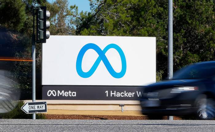 AI researcher Jacob Coxon quits Anthropic, accusing both Anthropic and OpenAI of 'gambling with our lives' in the race to self-improving superintelligence; star researcher Andrew Tulloch also leaves after $1B pay package