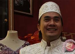 ID, JAKARTA- Artis dangdut Syaiful Jamil telah ditetapkan sebagai tersangka dalam kasus kecelakaan yang menewaskan isterinya, Virginia Anggraeni, ... - penyanyi-dangdut-saiful-jamil-_110905165112-629