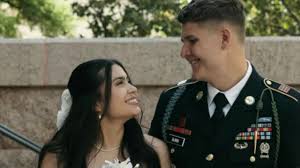 Historia de pareja recién casada se transforma: ICE detiene a esposa de un sargento del ejército