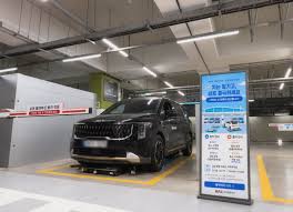 로봇이 대신 주차한다…김포공항 'AI 로봇 발레파킹 서비스 시범' 운영