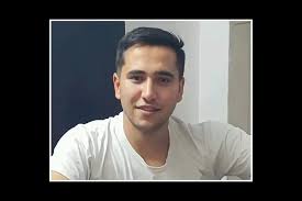 یک منبع آگاه: انگشتان دست و پای گل‌محمد محمدی هنگام تشییع پیکرش شکسته بود