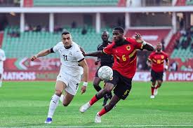 لاعب أنجولا باكيا: من الصعب التحدث.. ونشعر بخيبة أمل