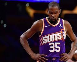 Kevin Durant passing Hakeem Olajuwon for 12th on NBA scoring list