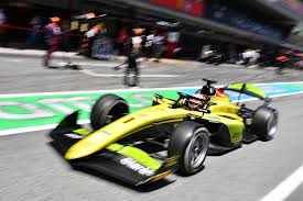 Câmara é sexto na corrida sprint da F2 em Barcelona; Maini vence