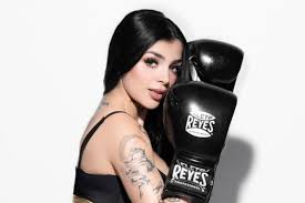 ¿Cuánto pesa y cuánto mide Karely Ruiz?