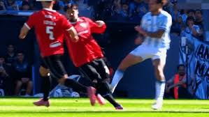 Clásico Caliente: ¿Roja Perdonada a Zuculini en Racing vs. Independiente? - Imagen principal del artículo