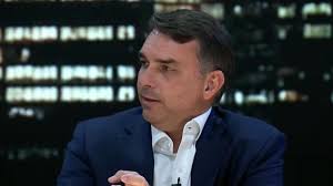 Leonardo Sakamoto: Flávio atrofia confiança do eleitor ao usar 'bomba' no currículo