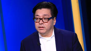 Tom Lee, who’s been correctly bullish, turns cautious and sees 7%-10% 
pullback