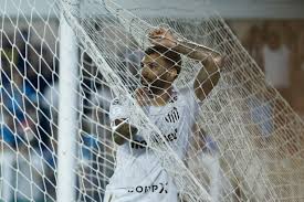 Em busca do 100º pelo Santos, Gabigol esbarra na sina dos gols anulados e lidera lista no ano