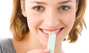 Should I chew gum? - WOMAN-CHEWING-GUM-008