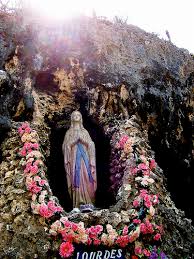 Resultado de imagen para GRUTA DE LOURDES