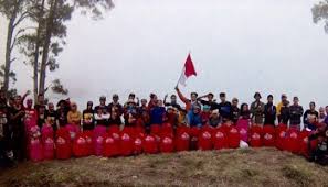 Hasil gambar untuk pecinta alam indonesia