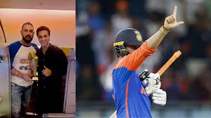 https://www.indiatoday.in/sports/cricket/story/asia-cup-2025-abhishek-sharma-dubai-pics-yuvraj-singh-hilarious-reaction-2793747-2025-09-26