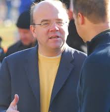 James McGovern, left, talks with Northampton mayor-elect David Narkieiz at the 8th Annual Hot Chocolate Run earlier this month. Under a recently approved ... - 10398221-large