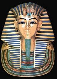 Para arkeolog di Mesir menemukan kepala raksasa dari granit merah di lokasi yang dikenal kaya dengan peninggalan Mesir kuno di Luxor. - pharaoh_3