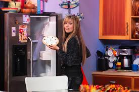 New Music, a Chappell Roan Surprise, Disney Drama: ‘Hannah Montana’ Special Takeaways