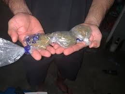 Duas pessoas são presas em Portel suspeitas de comandarem ponto de venda de drogas no município