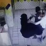 بالفيديو.. فتاة تهاجم شابا وتوجه